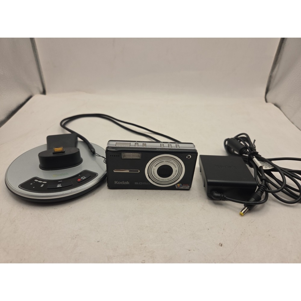 Kodak Digital Camera EasyShare V530 Black W/ Base Dock NEEDS BATTERY SEE NOTES